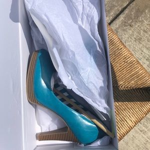 Miranda pump in Teal